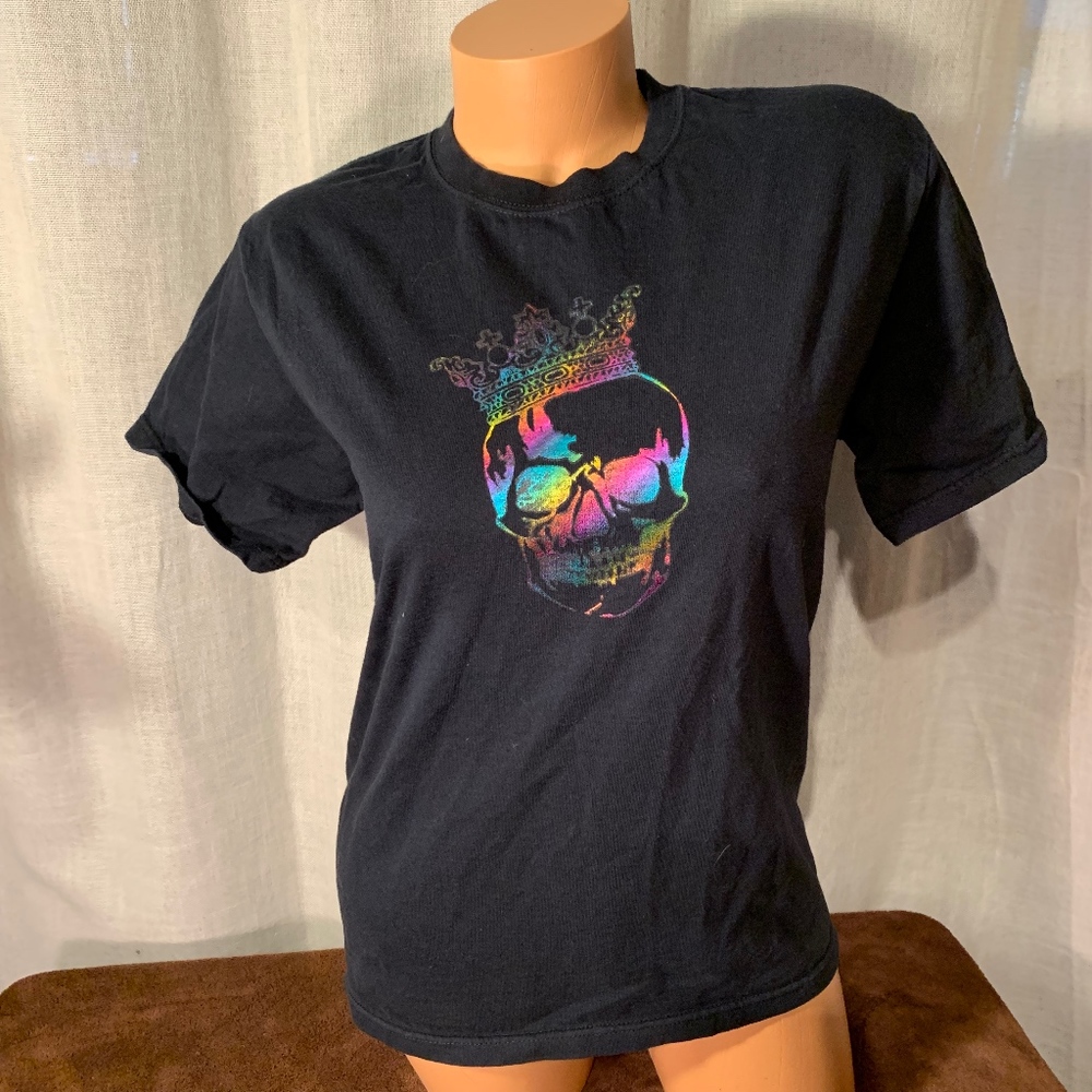 Rainbow foil skull tee shirt.  Unisex